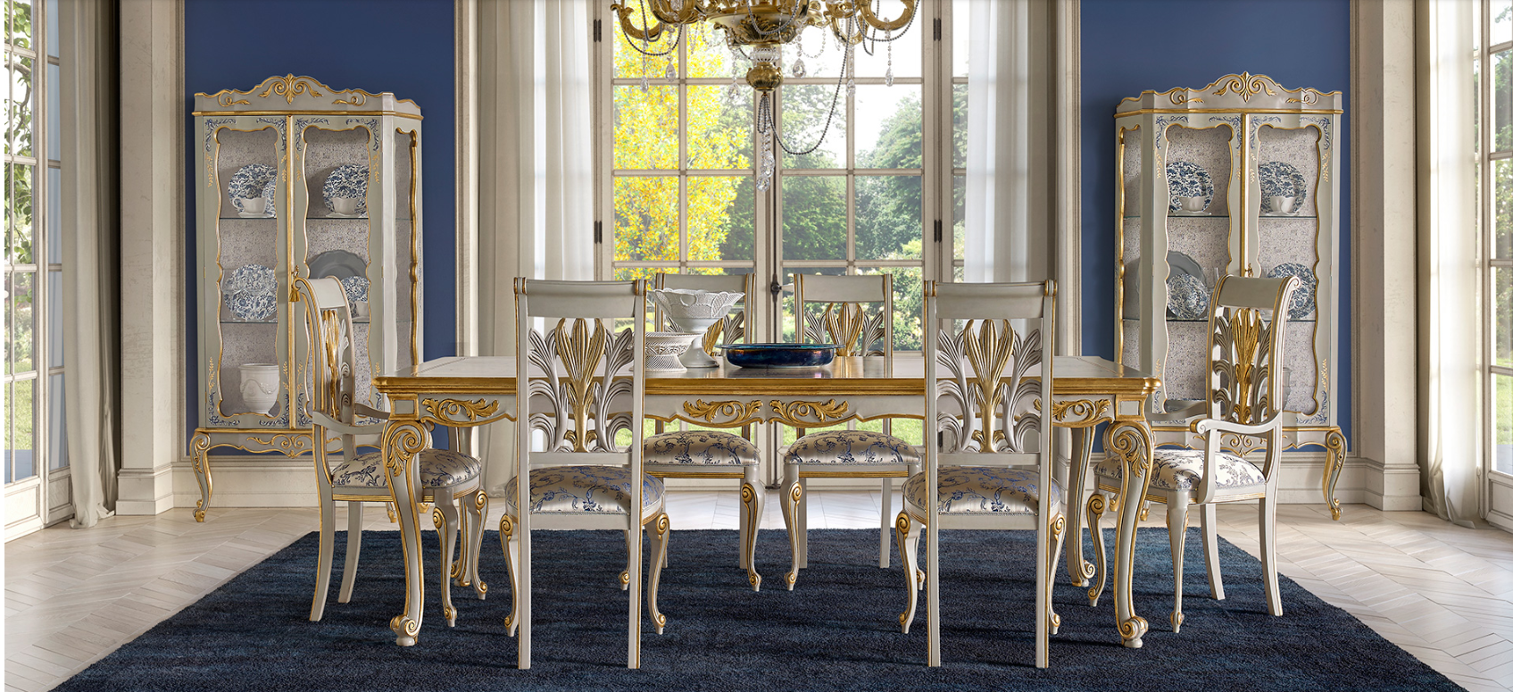Dining Table & Chairs